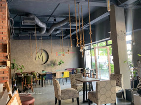 Cho thuê mặt bằng kinh doanh cafe đối diện biển hồ, view đẹp, sẵn bàn ghế đã được chủ setup sẵn