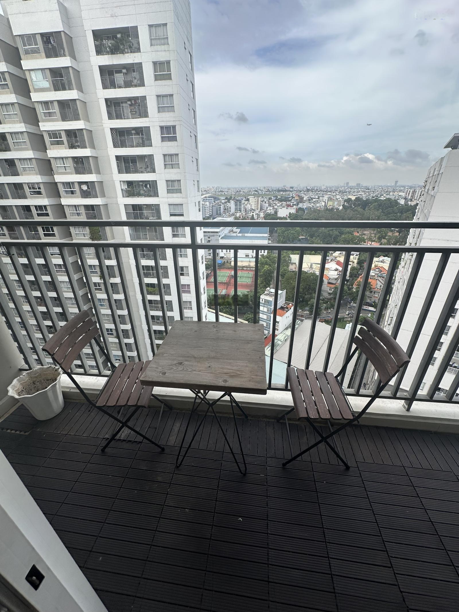 Cho thuê căn hộ 2PN 2WC 105m2 ngay trung tâm