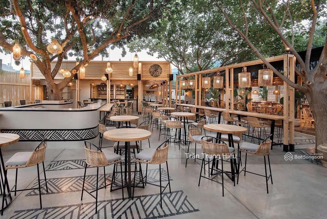 Cho thuê siêu phẩm mặt phố khu Tây Nam Linh Đàm, diện tích: 300m2x4T + tầng 5: 120m2, cực rộng đẹp