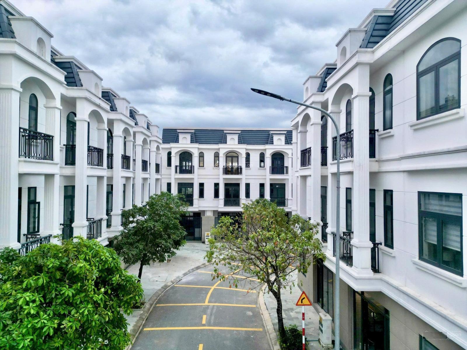 Bán gấp căn nhà tại Bình Chuẩn, 60m2, 1 trệt 2 lầu, đối diện chợ, cho thuê dòng tiền 15-20tr/tháng!