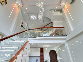 Siêu vị trí - nhà HXH đường Lê Văn Phẩm, P6, TP Mỹ Tho. DT:4,5x10 gồm 3 tầng 3PN 4WC. Giá 2,45 tỷ