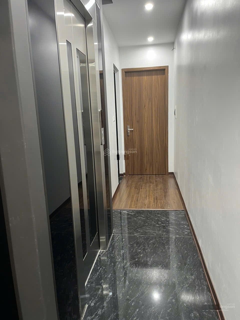 Nhà mới LLQ - Cầu Giấy, 55m x 6T thang máy, ngõ thông, gara oto, giá chỉ nhỉnh 18 tỷ