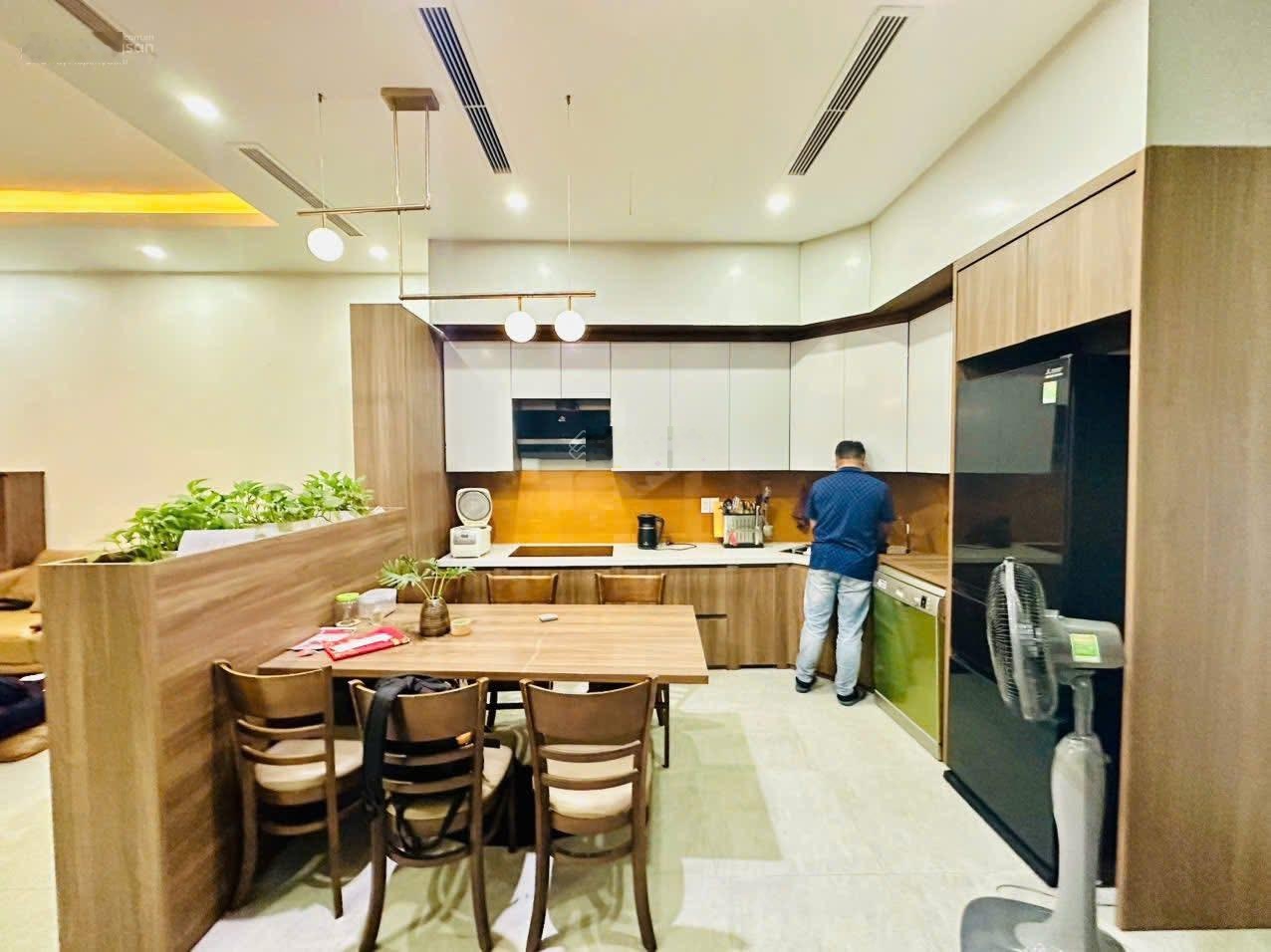 Nhà đẹp 2 thoáng - 30m ra oto - giá tốt - cầu giấy