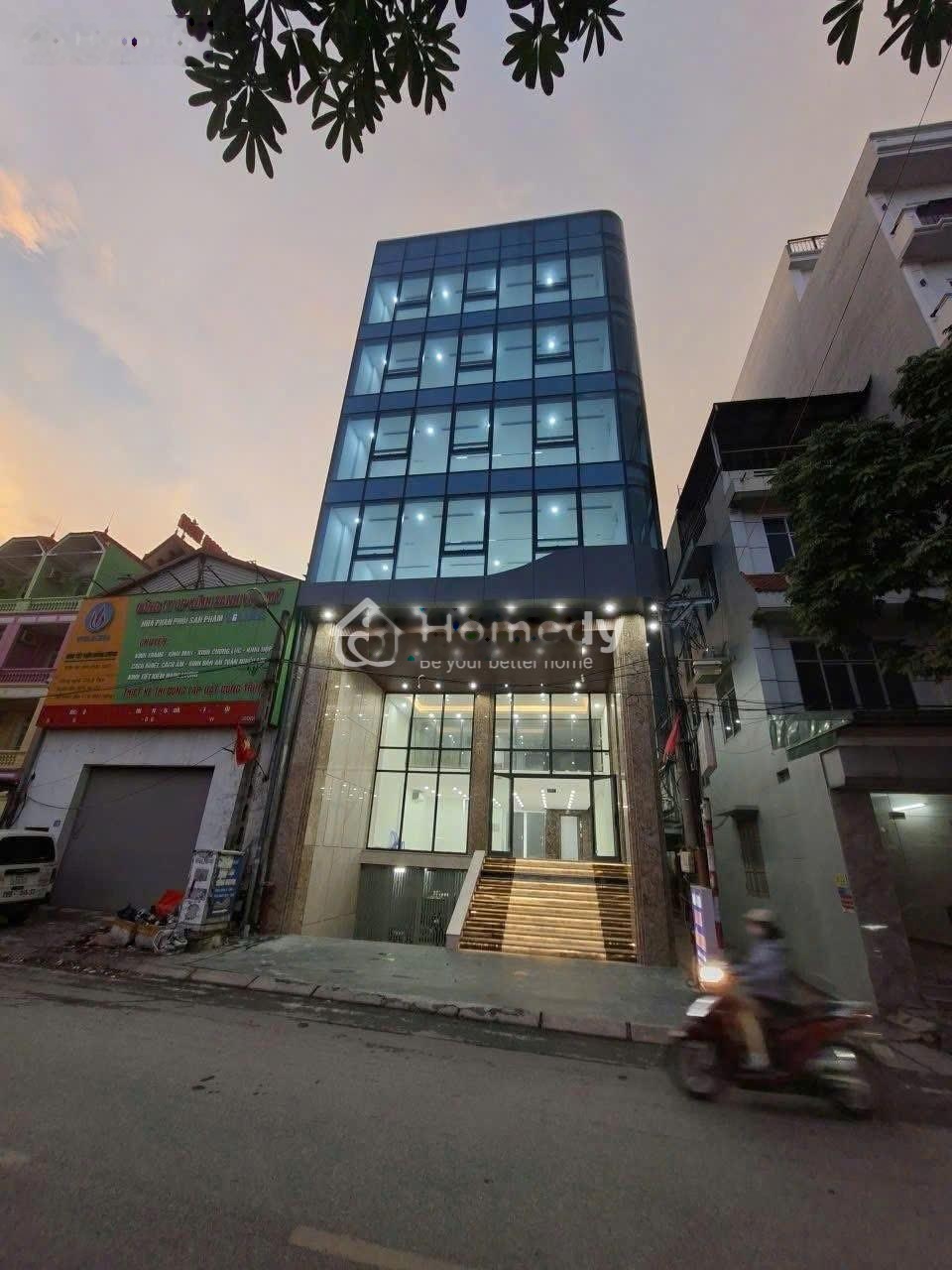 Mặt phố Hoàng Quốc Việt 160m2 xây dựng 6 tầng, mặt tiền 10m, giá 170 tỷ