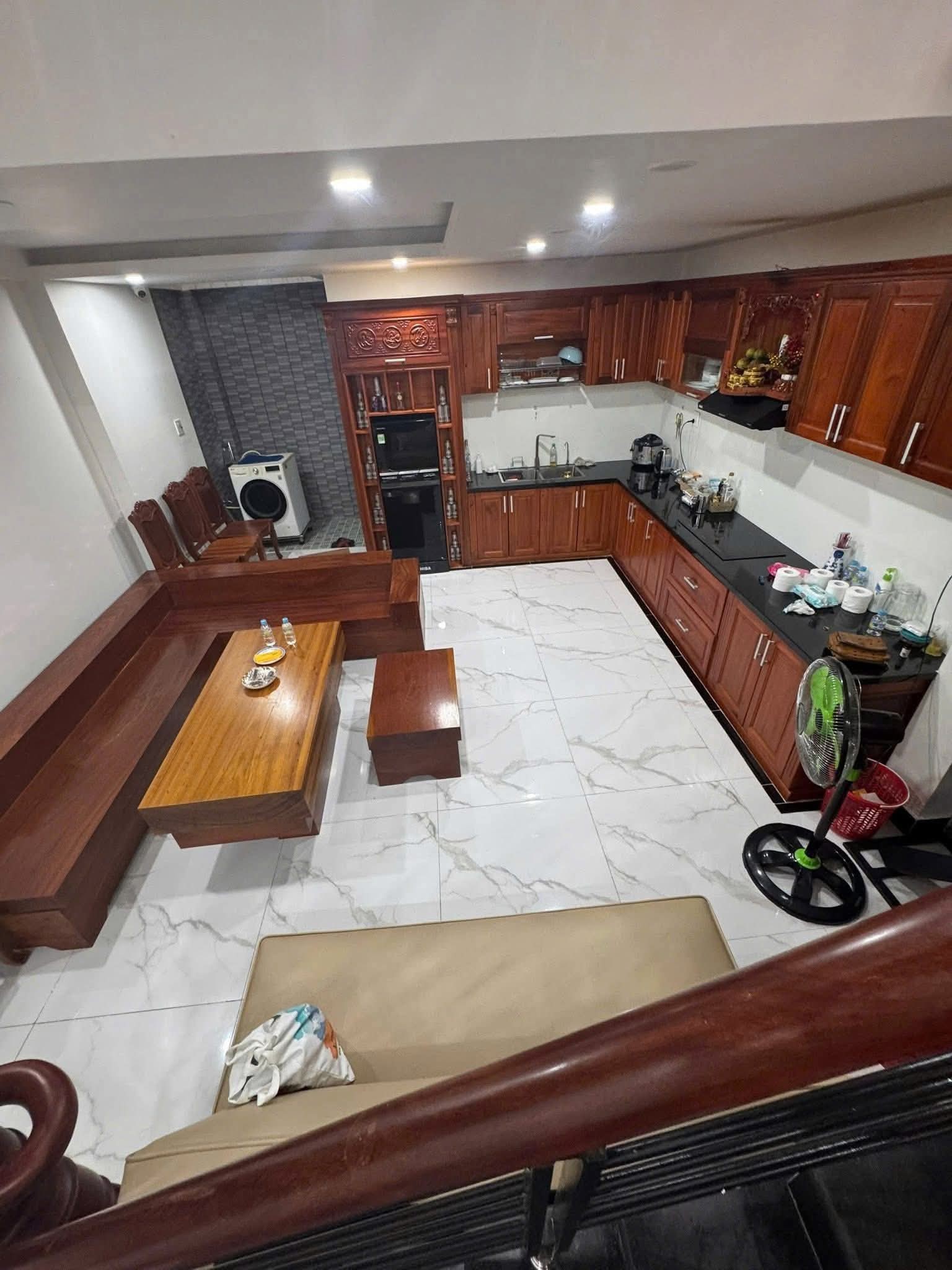 Bán nhà mặt tiền 4 tầng, diện tích 80m2, ngang 5.1m tại Quy Nhơn, gần biển, gần đường Nguyễn Thị Định