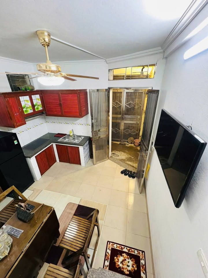 Nhà 3 Tầng Phân Lô Tân Mai, Gần Phố, Giá Hơn 2 Tỷ