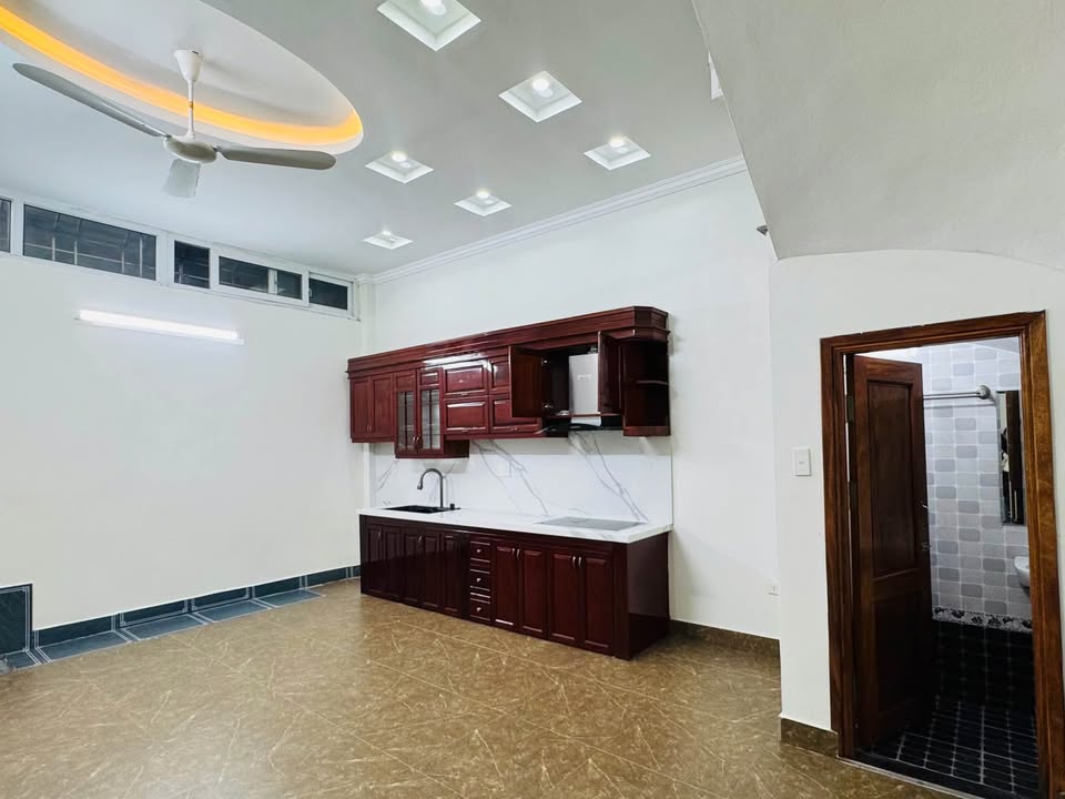 Chính chủ cần bán gấp căn nhà 3 tầng mới tinh tại Hạc Thành để xoay vốn kinh doanh