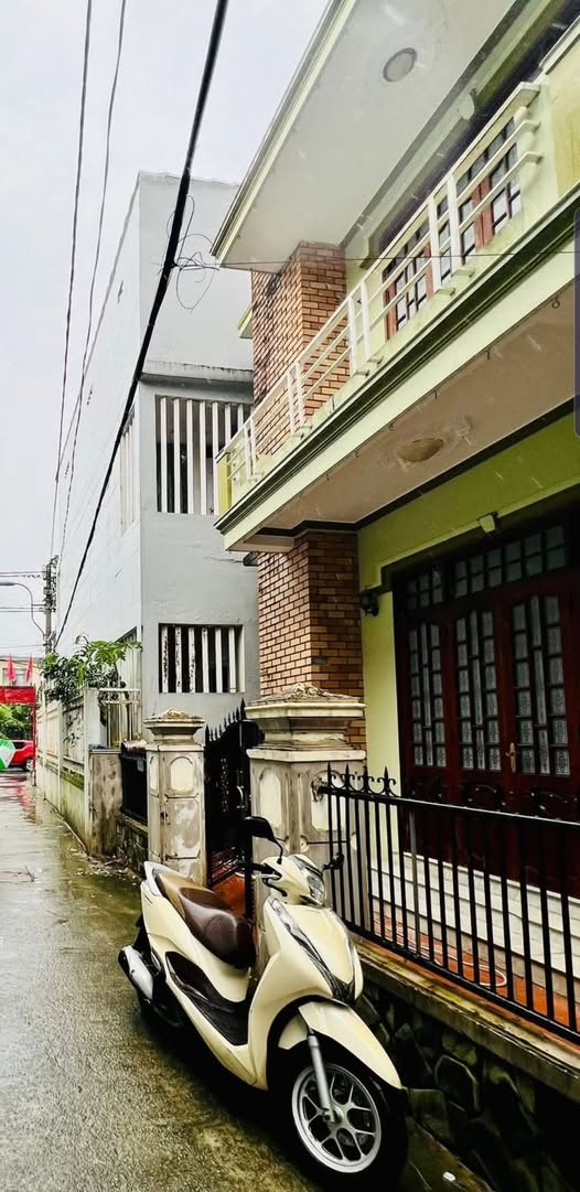 Bán nhà 2 tầng kiên cố ngay trung tâm thành phố Huế, chỉ cách mặt tiền một căn nhà