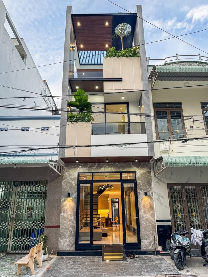 Bán nhà tái định cư gần sân bay Biên Hòa, 5x20m, 1 trệt 1 lầu, 4 phòng ngủ, nội thất cao cấp