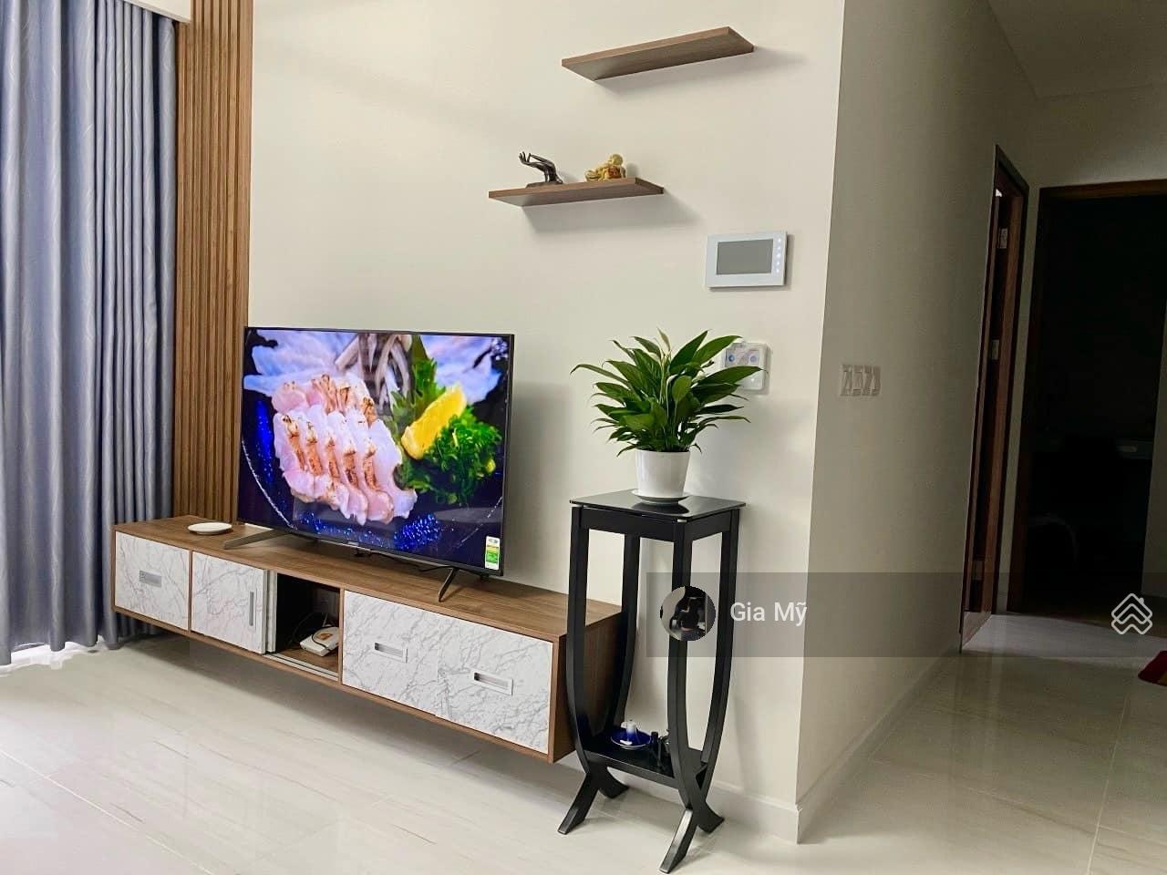 Bán gấp căn hộ Kingdom 101, Q10, 70m2, 2PN, 2WC, Full NT, Giá 1 tỷ 890.