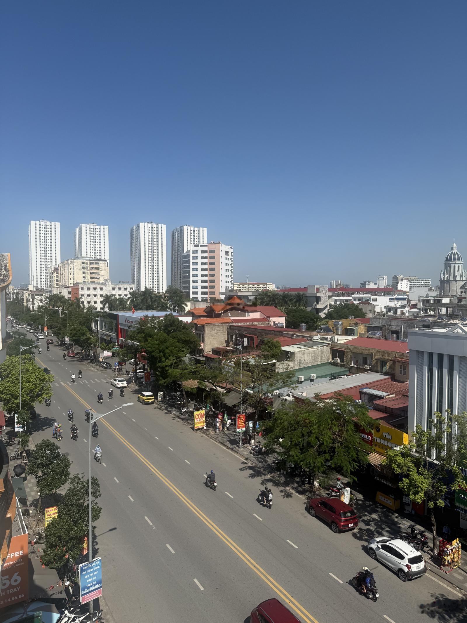 Bán nhà mặt đường Nguyễn Văn Linh điểm đẹp sẵn dòng tiền thuê (diện tích: 90,5m2; mặt tiền: 10,5m)