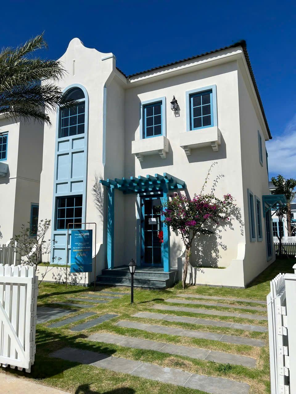 Căn biệt thự đơn lập duy nhất nằm chính diện hồ bơi giá 6.05 tỷ vị trí đẹp giá tốt nhất Novaworld