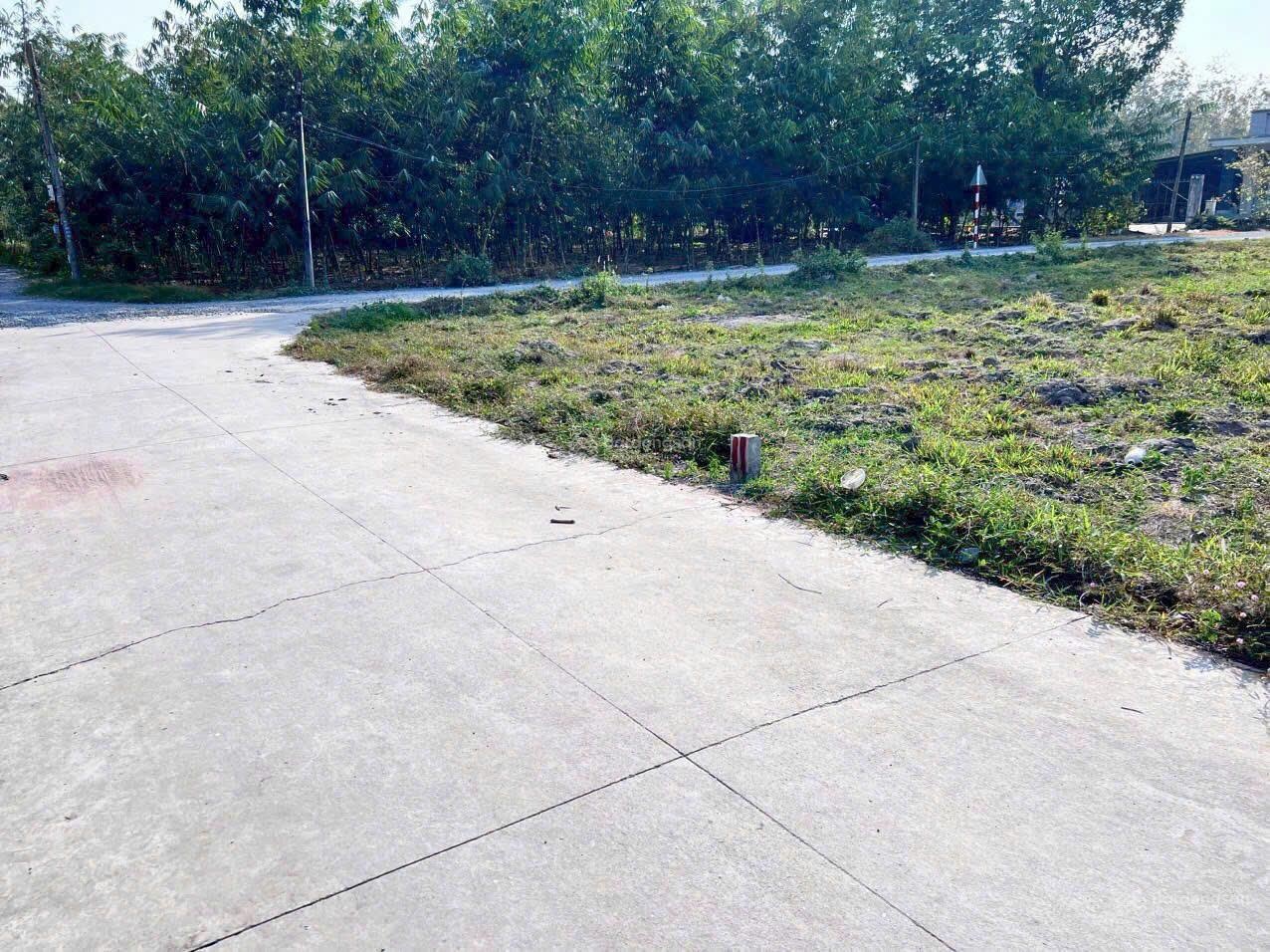 Bán lô đất siêu đẹp nằm đối diện KCN Phước Đông, Tây Ninh 157m2 giá 800 triệu. SHR