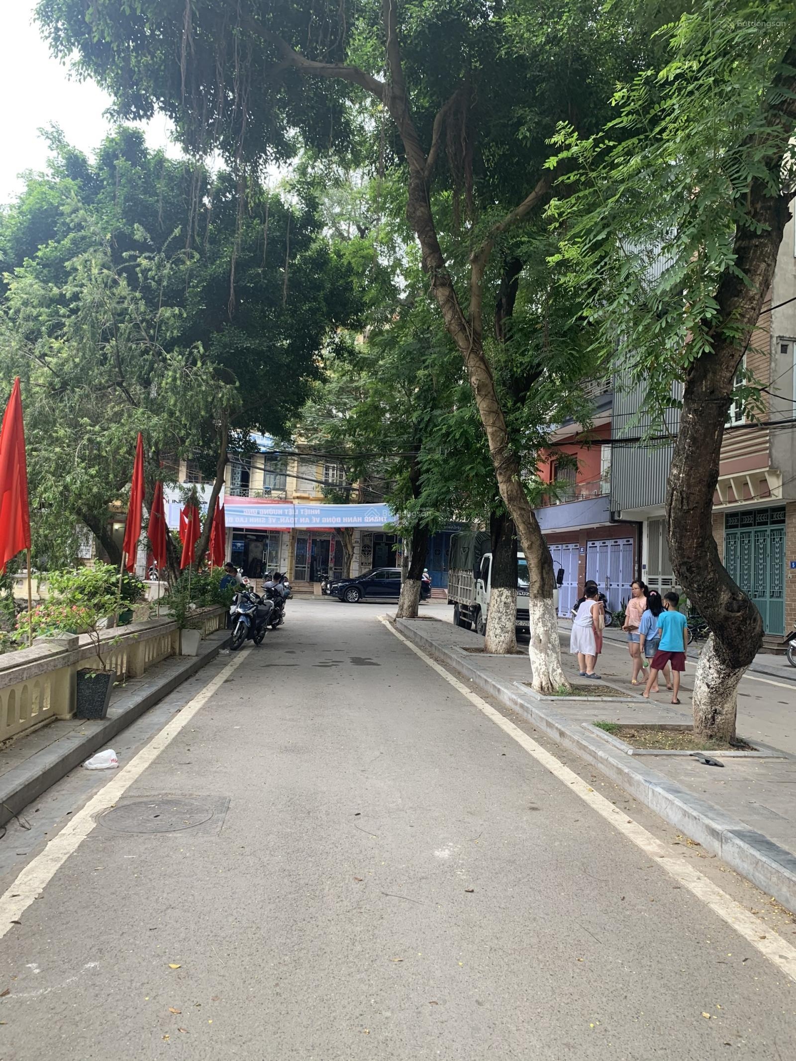 Cần tiền trả lãi ngân hàng bán gấp lô đất sát phố cầu giấy - 50m2 chỉ nhỉnh 10tỷ - sẵn nhà cho thuê