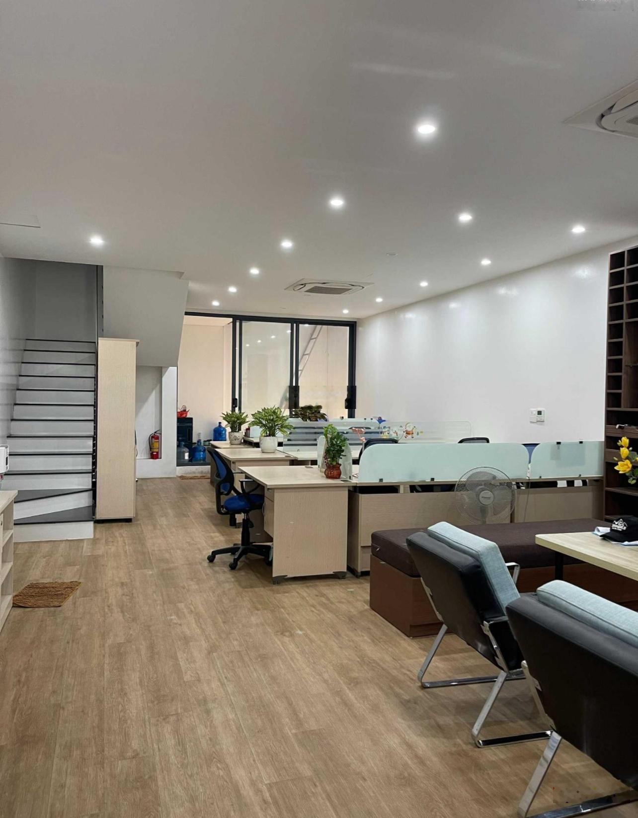 Cho thuê liền kề Trung Văn 90m2,6 tầng, thông sàn, thang máy, oto đỗ tránh.