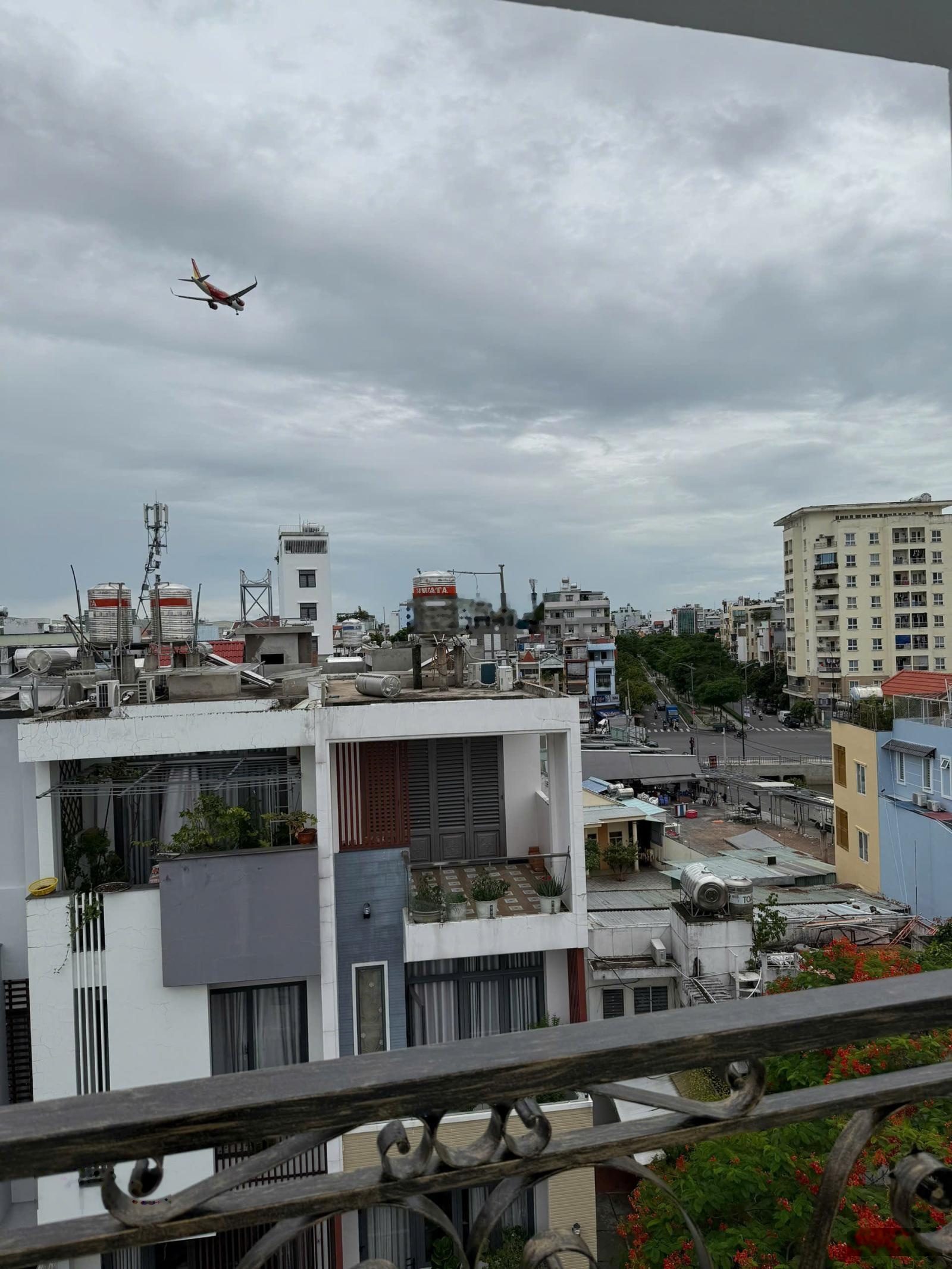 Bán tòa nhà căn hộ dịch vụ Dương Quảng Hàm doanh thu 110tr/tháng