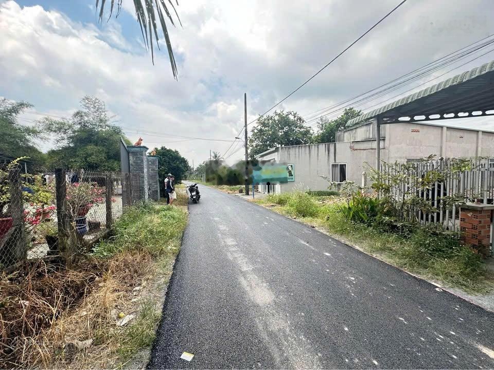 Bán nhanh lô đất thổ cư 221m2 siêu đẹp gần chợ Suối Sâu, Trảng Bàng. Giá 450tr, sổ hồng riêng