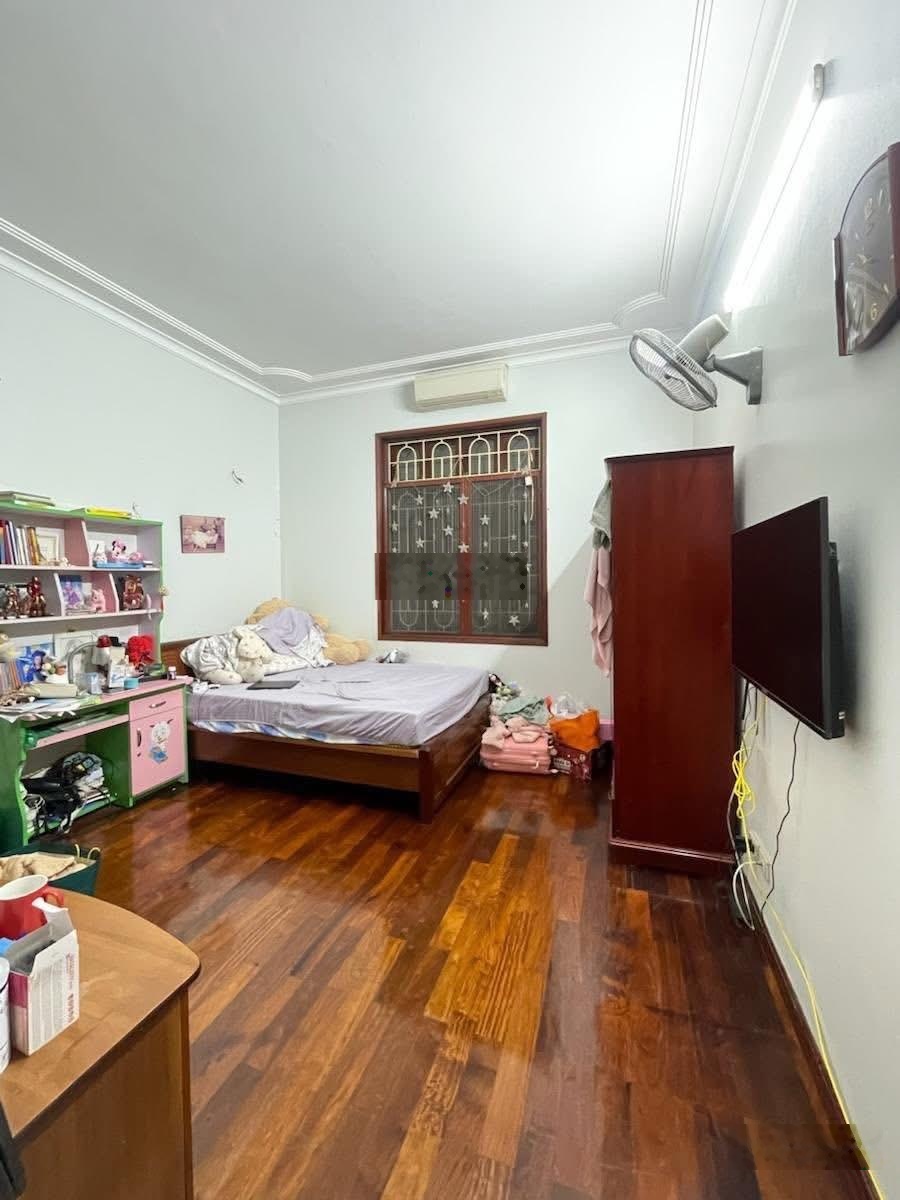 Siêu phẩm phùng chí kiến tt cầu giấy 80mx6t,mt4.5m giá 28tỷ phân lô ô tô tránh, vỉa hè kinh doanh