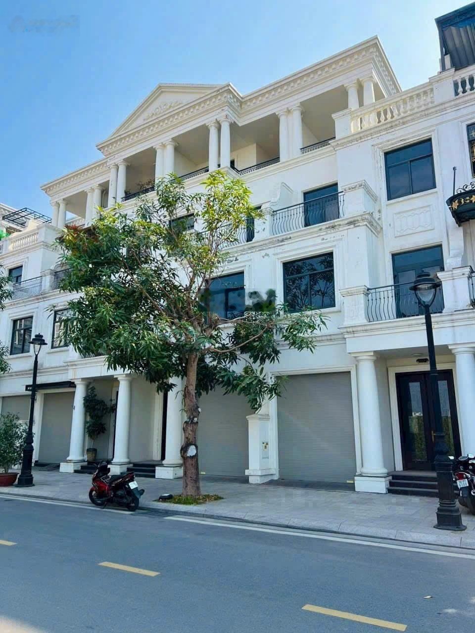 Xẻ khe 105m. 1 siêu phẩm duy nhất tại dự án. Vị trí đẹp. Gần Hồ , gần Công Viên. View đẹp