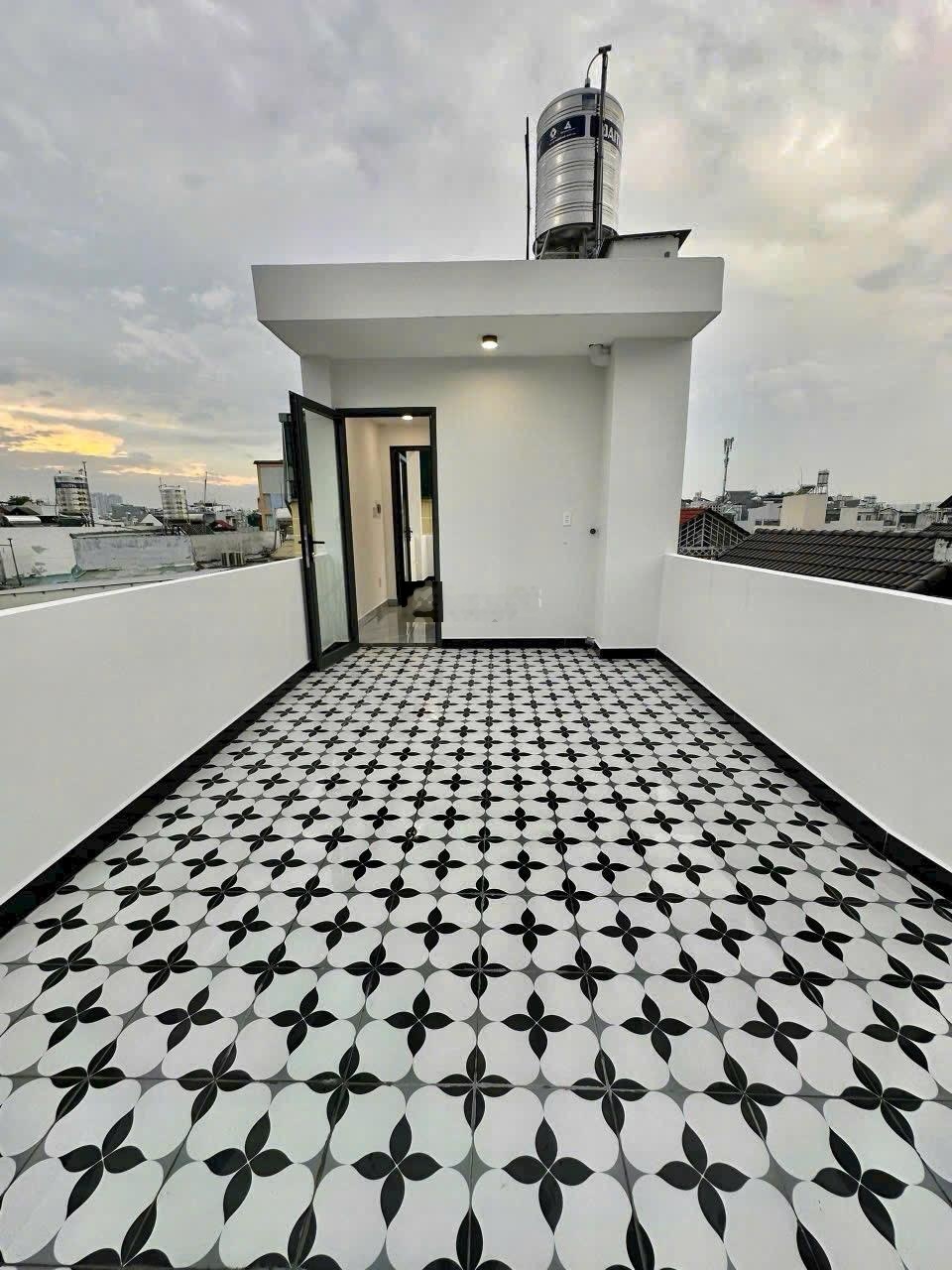 Nhà mới 100% 4 tầng hẻm 4m xe hơi nhỏ âu dương lân, p. chánh hưng q8