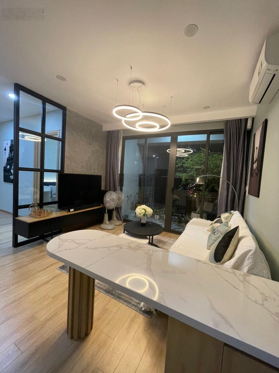 Chính Chủ bán căn 121 m2 3PN +2WC full nội thất giá 14.2 tỷ tại CC Golden Palm