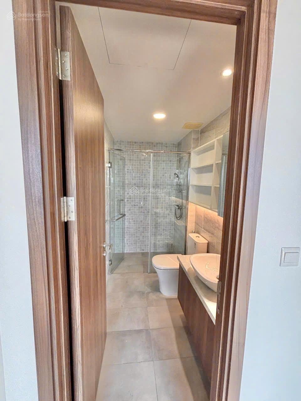 Căn hộ như ảnh - 20 triệu có tl, 2pn 2wc full nội thất mới 90%. căn góc .cho thuê chcc kingdom ,q10