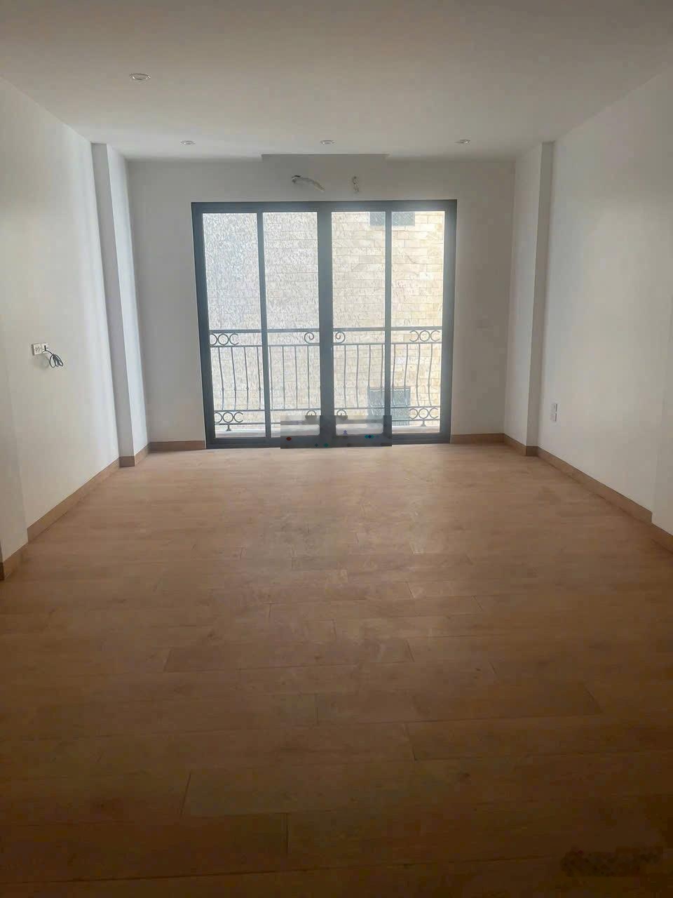 Nhà 7 tầng thang máy mới tinh thông sàn 7 phòng thông