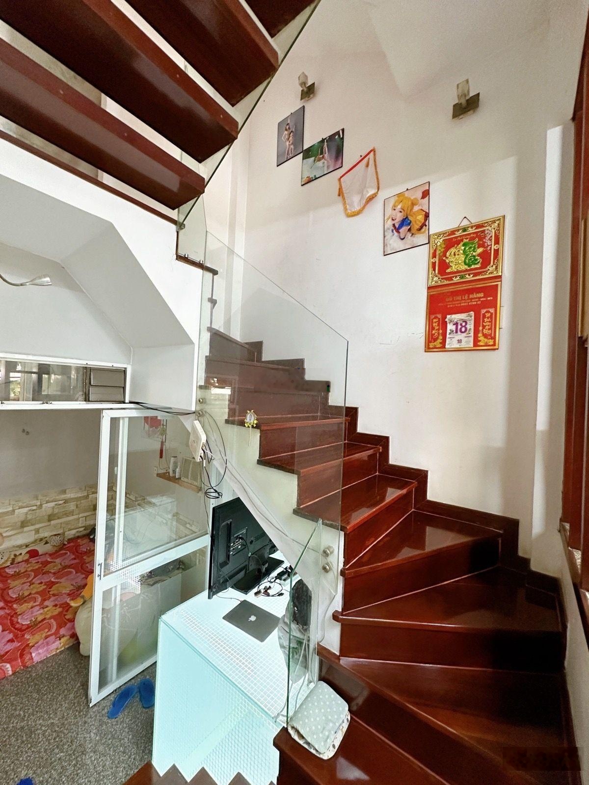 Bán gấp xuất cảnh - Nhà 5 tầng góc hẻm Lý Chính Thắng, Quận 3 - 7.8 tỷ