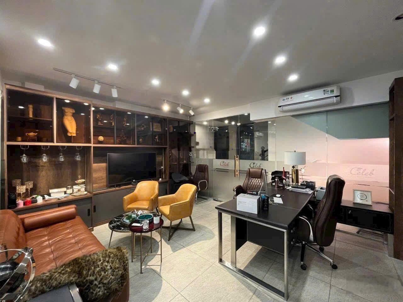 Cần cho thuê nhà góc 2MT kinh doanh Đường Hoa Sứ, P. 2, Q. Phú Nhuận