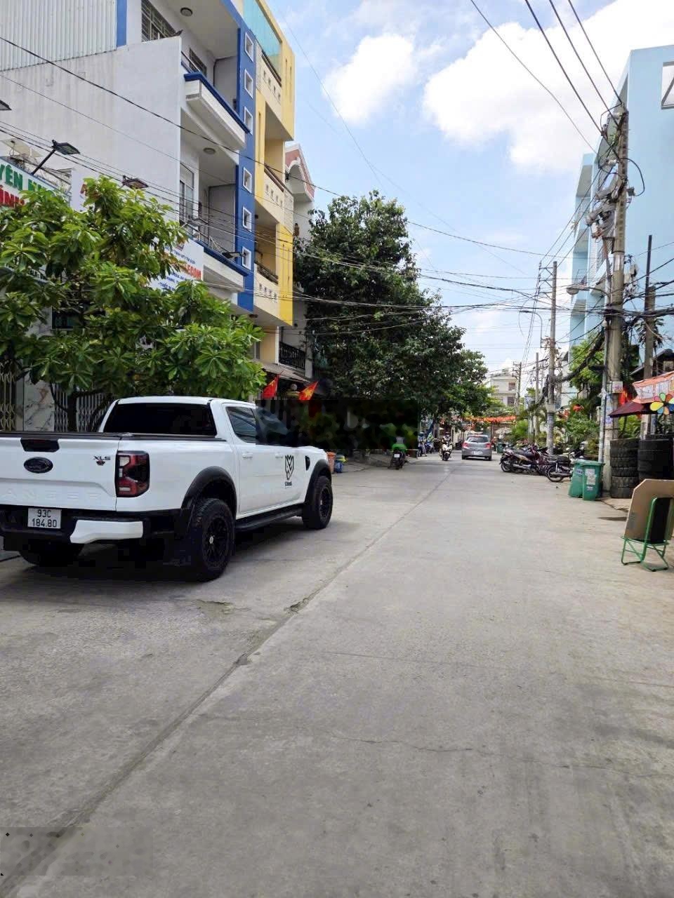 Đường 8m - khu an ninh dân trí - giáp tên lửa - kinh dương vương - gần uỷ ban quận bình tân - 80m2