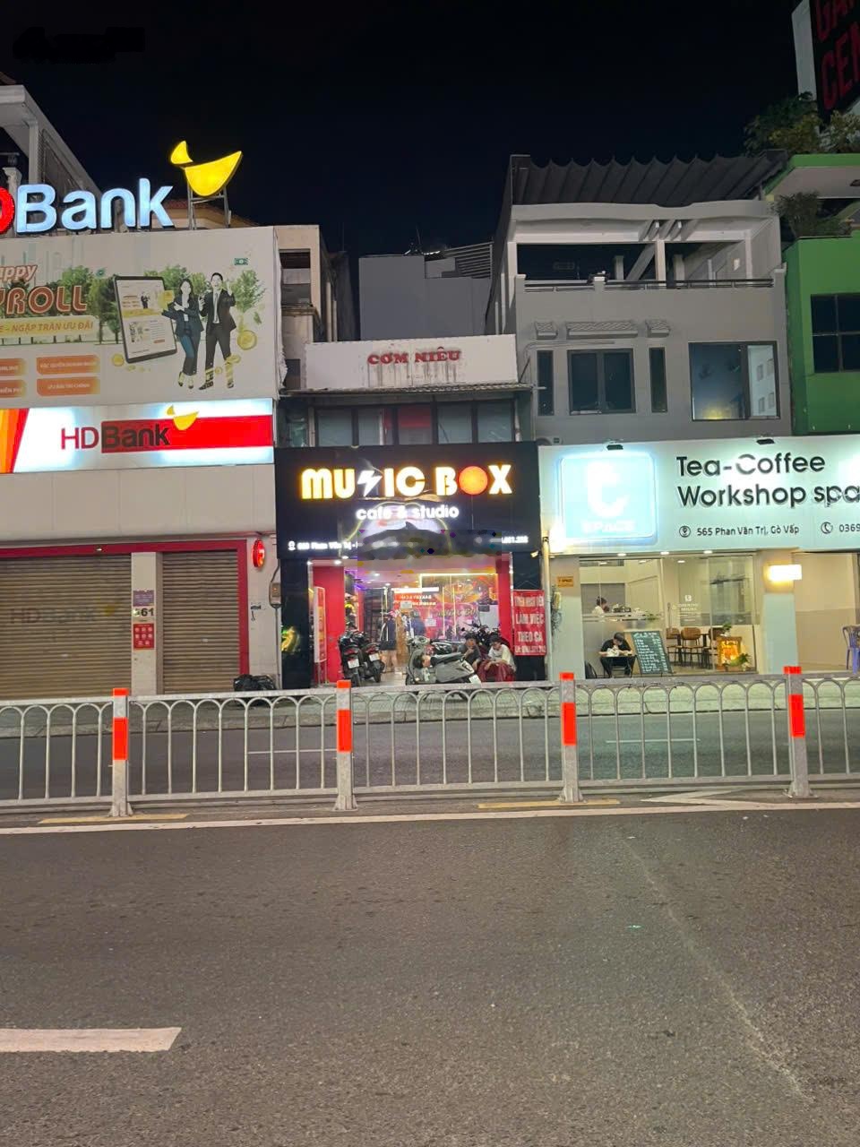 Mặt tiền Phan Văn Trị-Sát Bên TTTM Emart phường 5;DT(4,5mx18m); 1 lầu;ĐCT 30tr/th; Giá 16ty