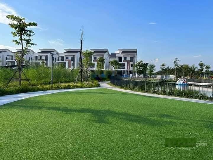 Lô góc duy nhất dt : 370m2 -- 2 mặt đường trục chính --hàng f0 , ưu đãi khủng --centa riverside