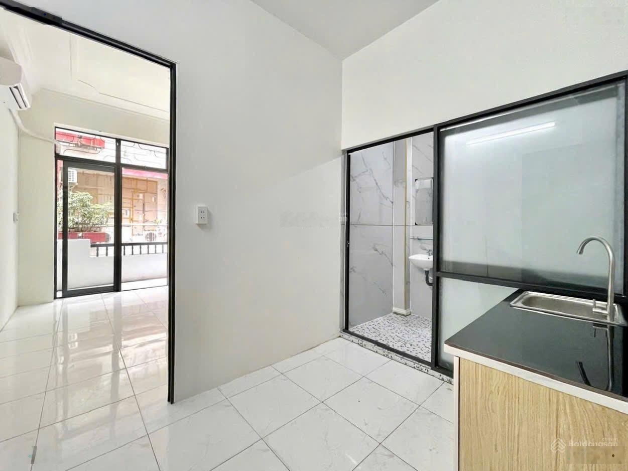 Cho thuê phòng 1pn ban công , 40m2 - đường ba tháng hai - gần toà nhà viettel