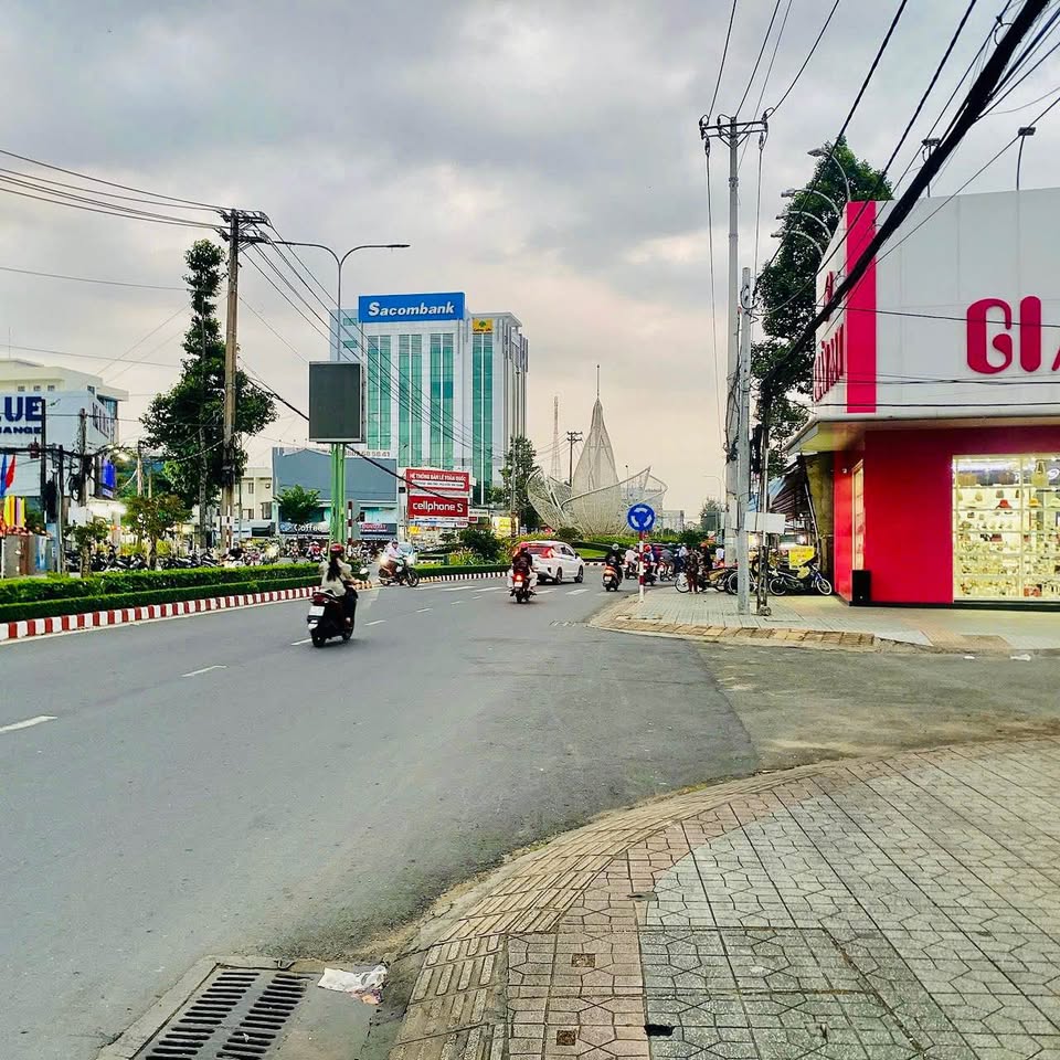 Bán nhà 1 trệt 1 gác lửng tại Phú Khương - Bến Tre, thuận tiện cho việc kinh doanh, buôn bán