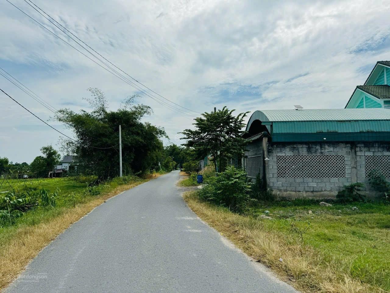 Cần bán gấp lô đất 531m2 có 100m2 thổ cư. Giá 550tr bao hết chi phí