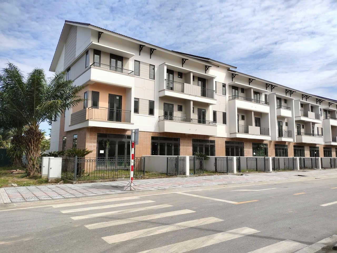 Liền kề góc 3 mặt thoáng, cạnh vườn hoa, giá F0 chủ đầu tư, ân hạn lãi suất 12 tháng