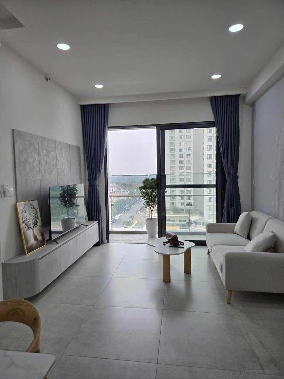 Cần cho thuê căn hộ The Antonia trung tâm Phú Mỹ Hưng nhà đẹp như hình thoáng mát đầy đủ nội thất.