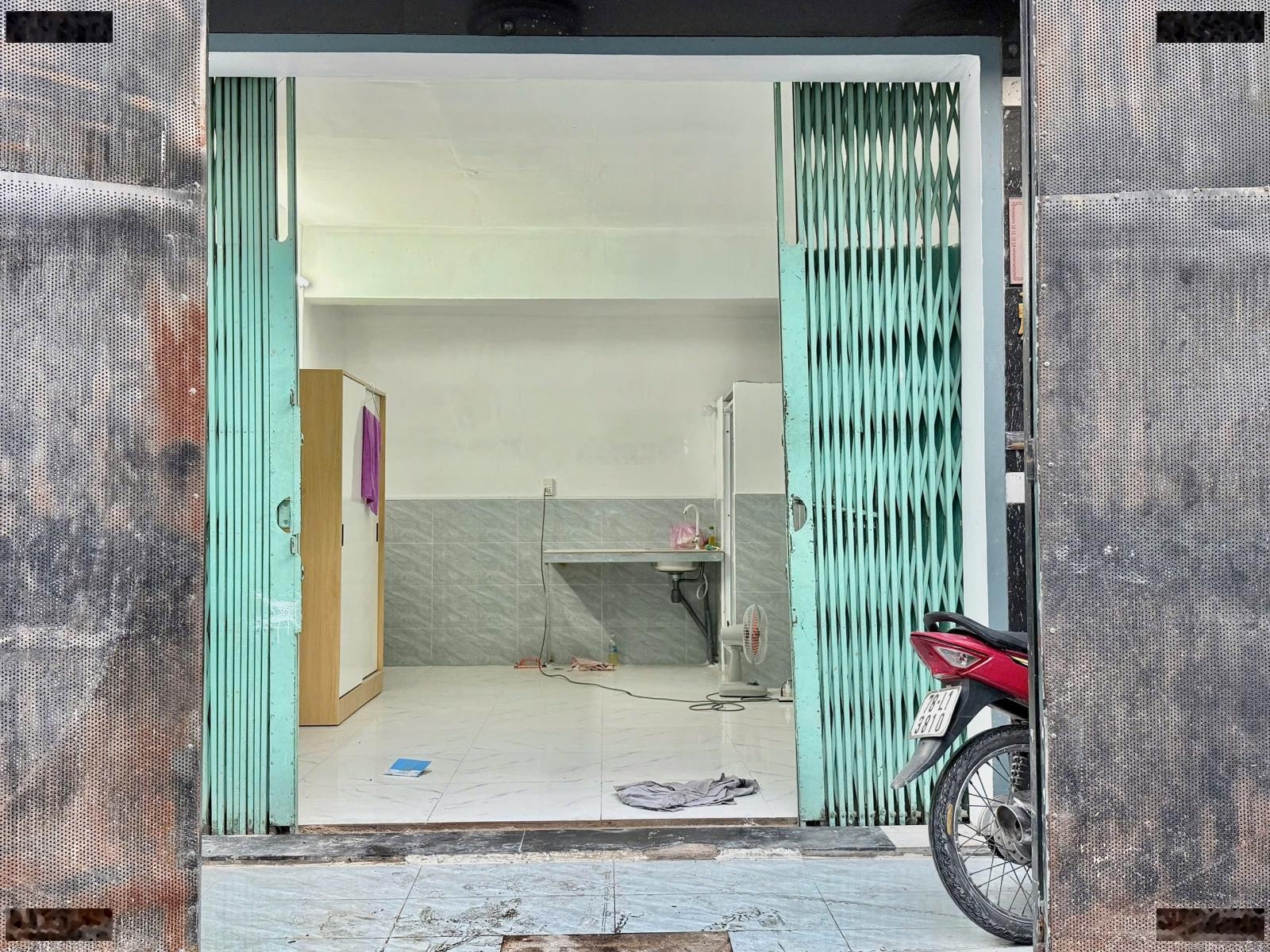 Cho thuê phòng tầng trệt mặt tiền nhà - Có thể vừa ở vừa kinh doanh - Gần chợ Bà Hoa - Khu Bảy Hiền