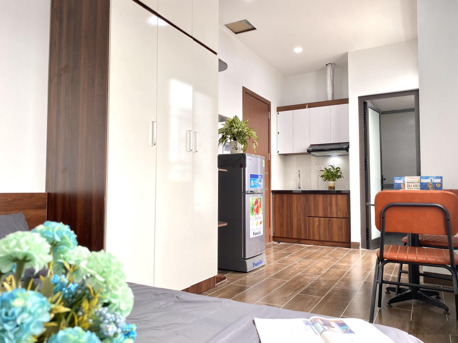 Cho thuê phòng tại Mễ Trì Hạ có ban công thoáng, full đồ cơ bản giá chỉ 5tr/1th, nhà ô tô đỗ cửa