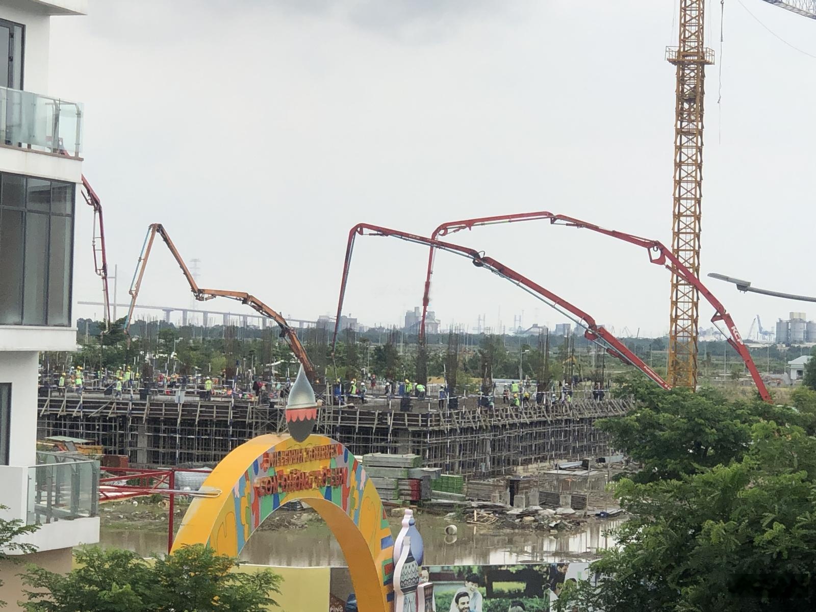 Căn shop house mặt tiền đường Thái Sơn 1, gần trường liên cấp FPT, thuận lợi cho kinh doanh mua bán