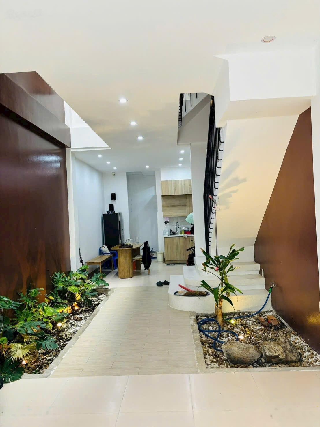 Bán nhà tđc phước long 2 tầng 1 tum full nội thất nhà mới xây - thiết kế đẹp / lh em xem nhà e thư