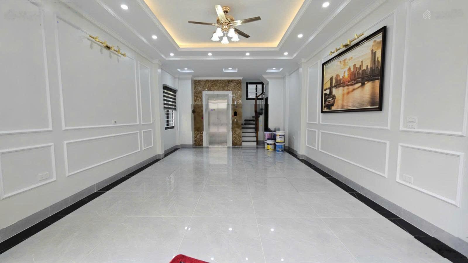 Cho thuê nhà Pháo Đài Láng gần ĐH ngoại Thương,Ngoại Giao, 70m*7T Thang Máy mọi mô hình 29tr