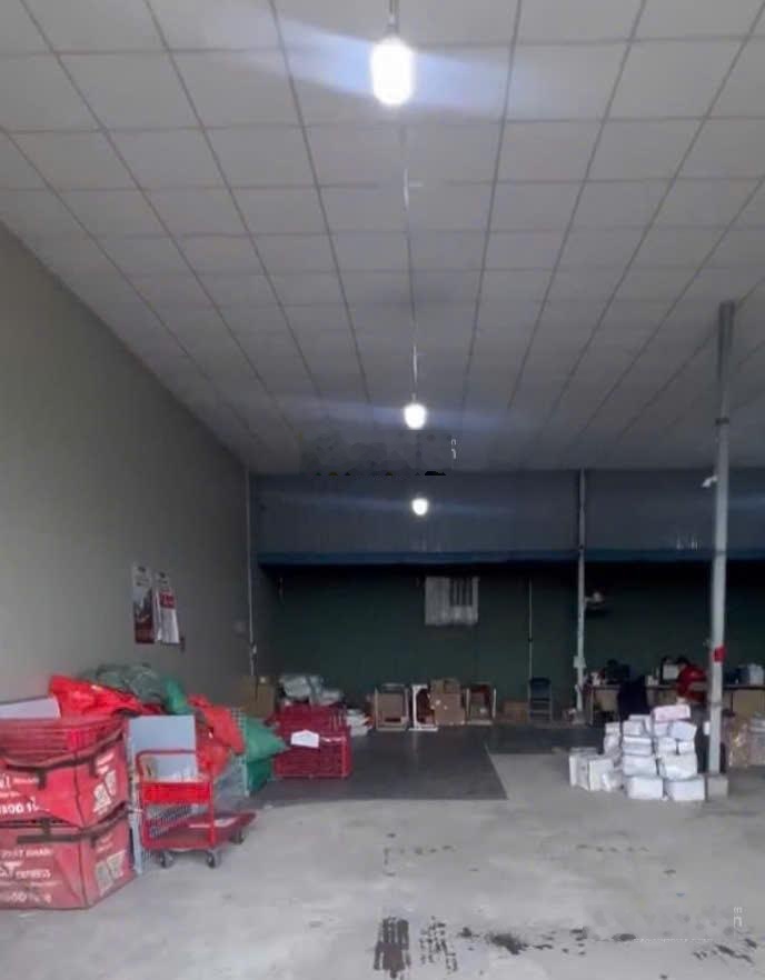 Cần cho thuê gấp kho diện tích 500m2 ở Đường Huỳnh Tấn Phát