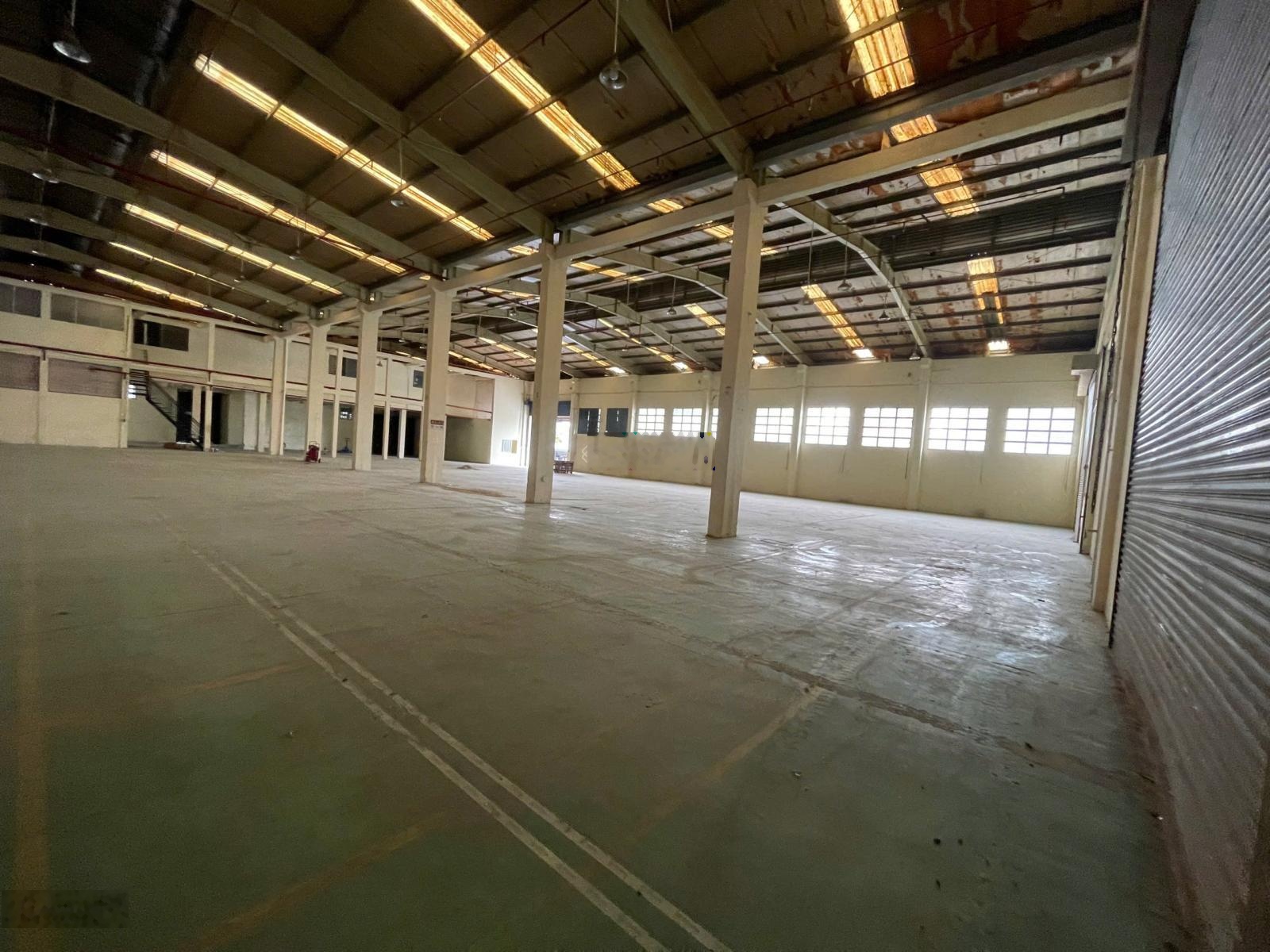 Cần cho thuê gấp mặt bằng xưởng 1500 m2 nằm Mặt tiền đường Nguyễn Văn Quỳ, P. Phú Thuận, Tp: HCM