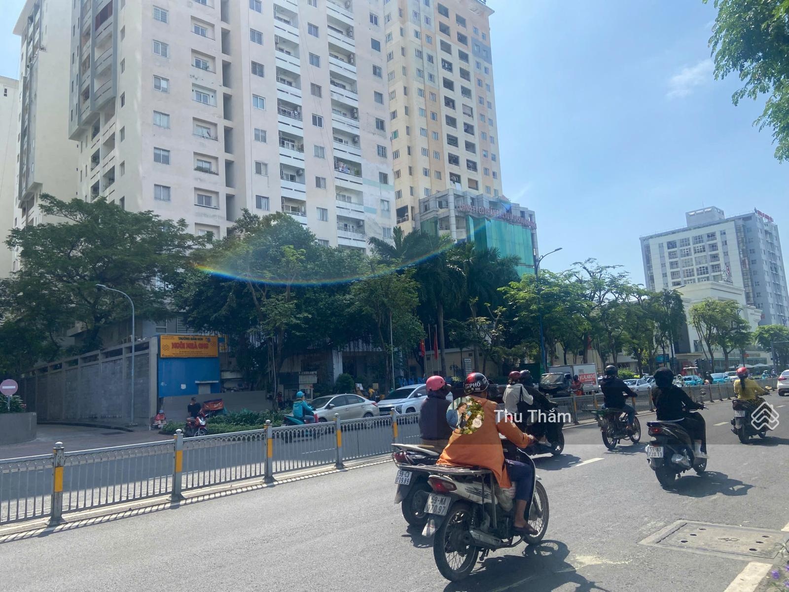 Bán Penhouse chung cư Vạn Đô, Bến Vân Đồn, 171m2, sổ hồng Full nội thất Lh 0908155955