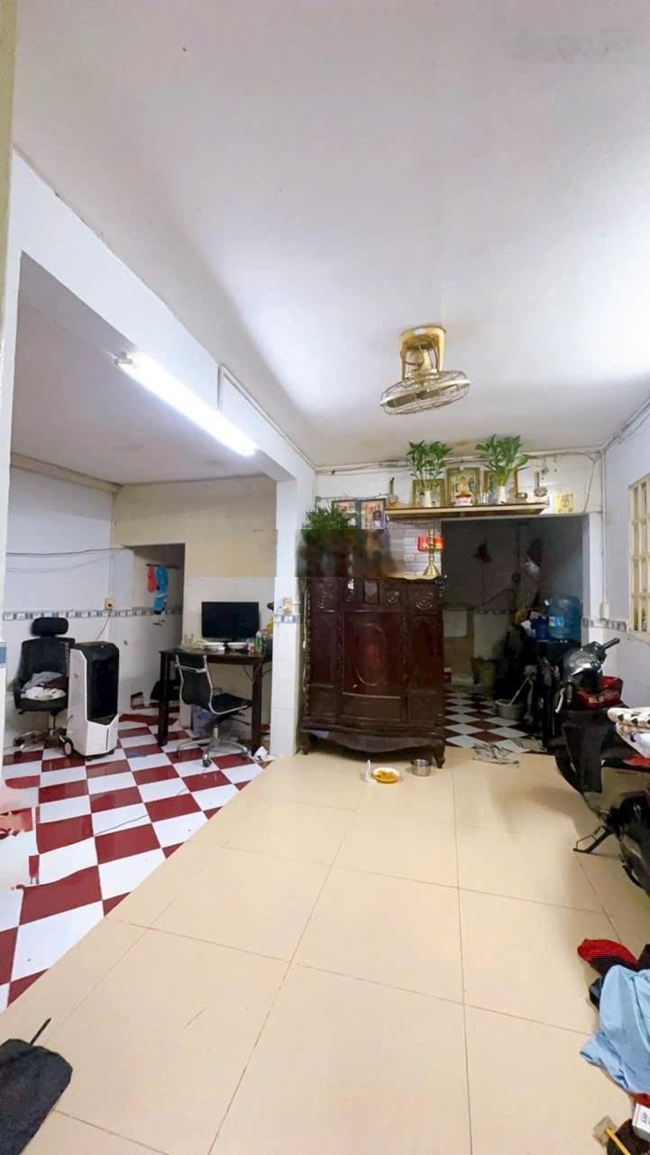 Q2 căn góc 2MT . 2căn ,2sổ . nở hậu 8m . Tiện sửa chửa xây dựng mới đầu tư giữ tiền .Chỉ nhĩnh 4đ