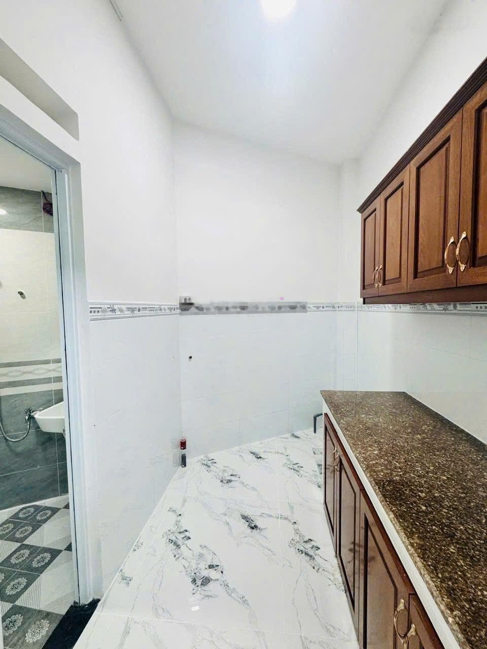 Q4 nhà đẹp 3tàng BTCT. 4PN .Nhĩnh 3đ xíu tl . Nhà mới 100% . Kdc dán trí cao không quy hoạch.