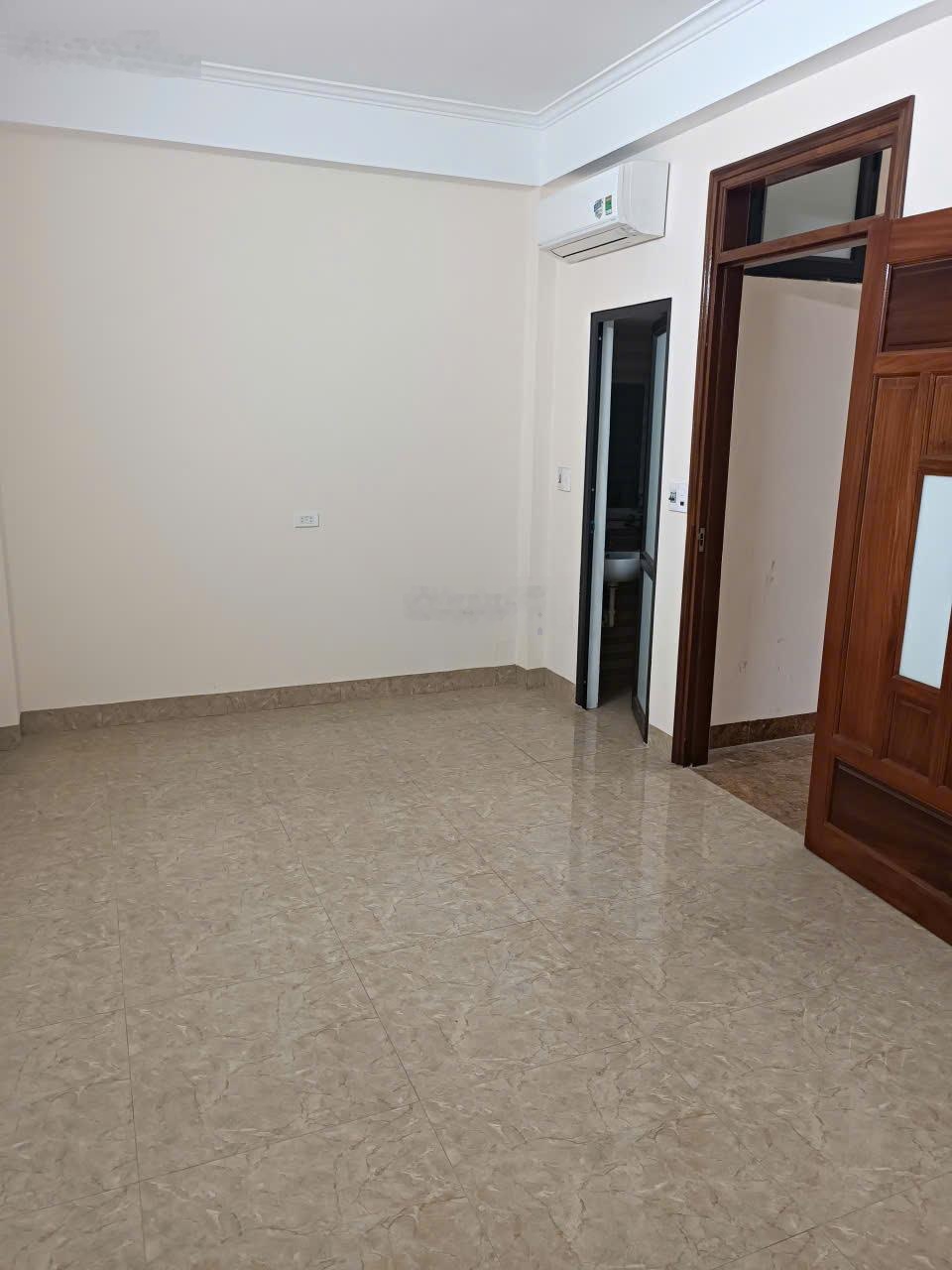 Cho thuê nhà nguyên căn Văn Phú, Hà Đông. DT 50m², 6 tầng, MT 5m, full đh, nl, thang máy, giá 25tr