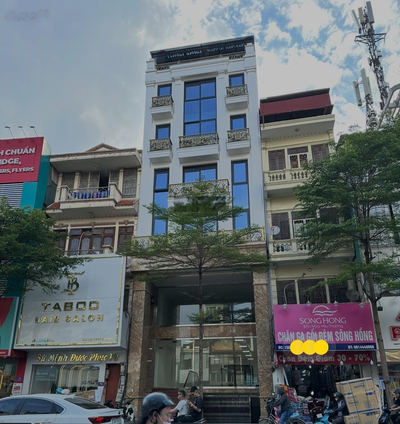 Cho thuê nhà mặt phố Trung Phụng, DT 200m2x5 tầng+ hầm, MT 10m, Giá 300tr, LH 0968896456