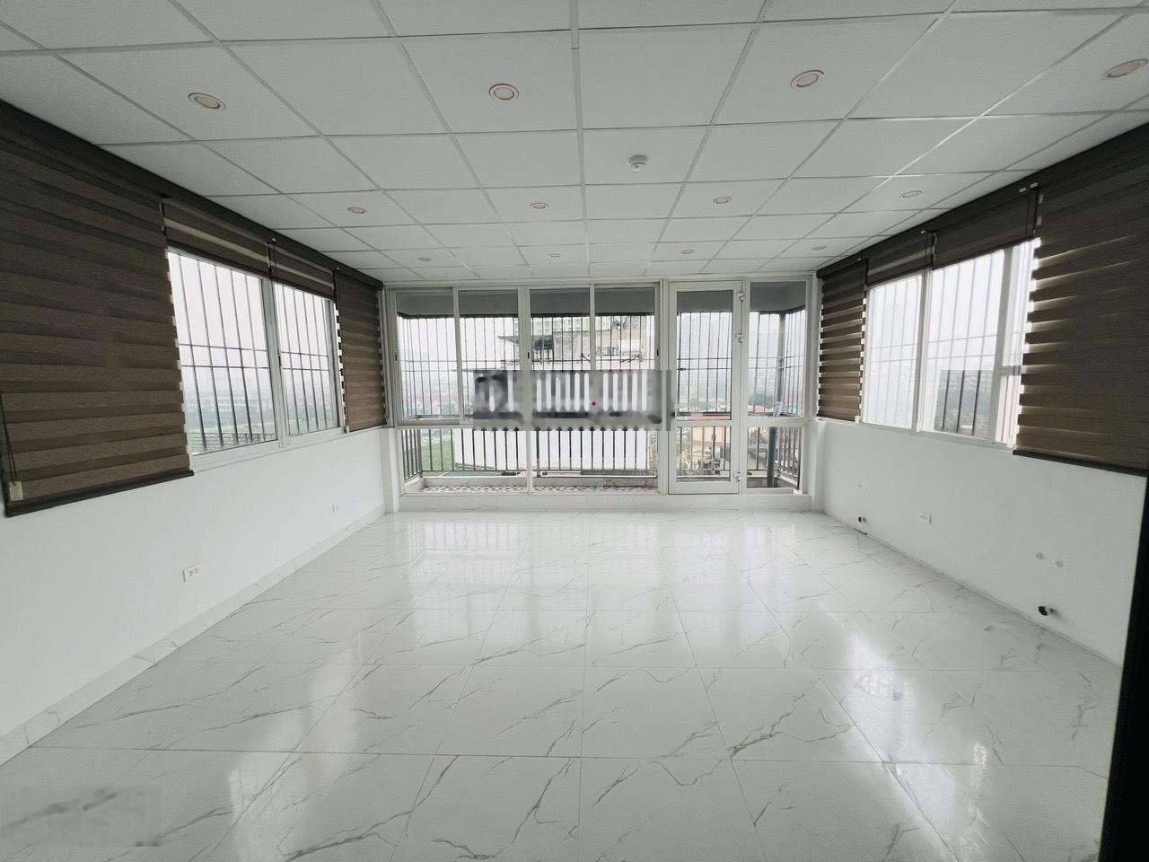 Cho thuê nhà Mp Quán Thánh, Ba Đình 50m2 , mt 6m xây 5 tầng thông sàn, giá 50 triệu